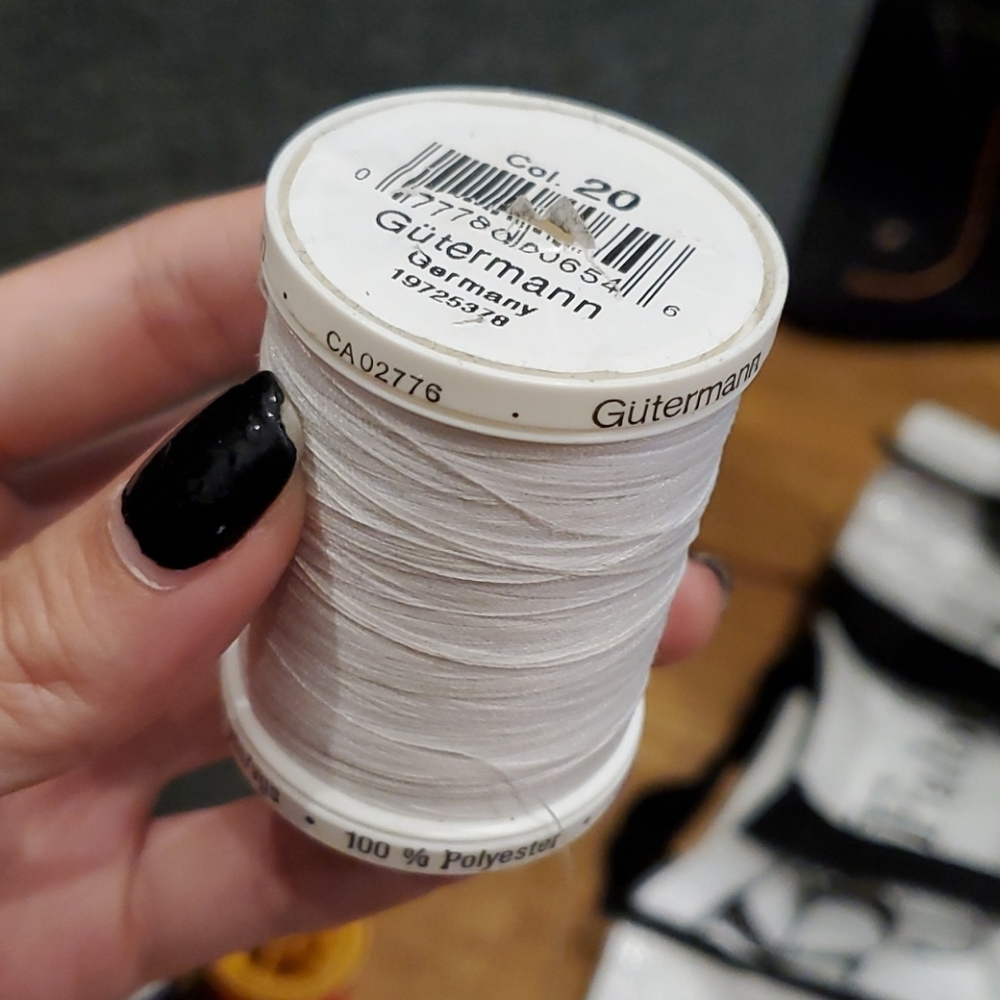 Sewing threads - Picture 3 of 5